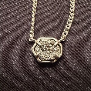 Kendra Scott NWOT genuine drusy silvertone necklace. 15” chain & extender